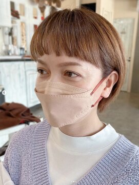 アトリエ エス atelier es HAIRDESIGN オン眉/短めバング/赤みブラウン/ショートヘア/大人ガーリー