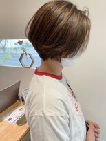 シキ(SIKI) ハンサショート ショートボブ 耳かけ ベージュ ハイライト