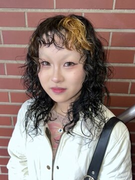 マエストロ(Maestro) ☆☆☆黒髪ウルフとオン眉+スパイラルパーマ