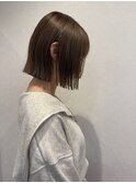 ぱつっとボブ　オリーブグレージュ
