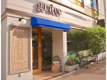 グラース 夙川店(grace)の雰囲気（阪急夙川駅から徒歩1分。大きな看板が目印です。）