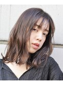 ゆるいウェーブのミディアムボブ