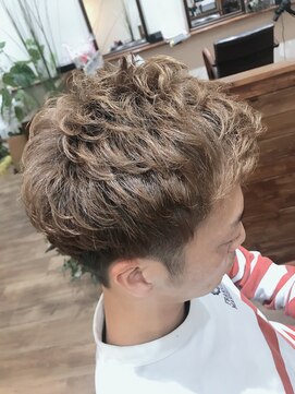 ラグリリーフ(Rug Relief) カジュアル王道Style 刈り上げツーブロ×ナチュラルカールパーマ