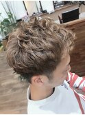 カジュアル王道Style 刈り上げツーブロ×ナチュラルカールパーマ