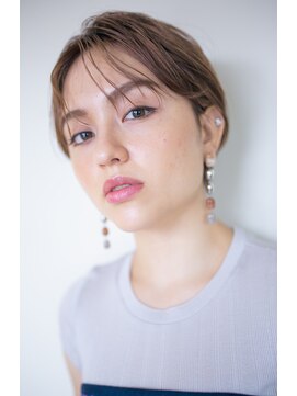 ピズム(PISM) センターパート×耳かけハンサムショート/フォギーベージュ