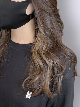 アース 東戸塚店(HAIR & MAKE EARTH) 20代30代大人可愛いイヤリングカラーロングヘアー赤み消し