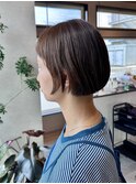 眉上バングのミニマムな大人マチルダボブ