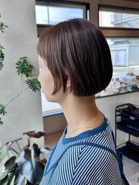 イェル(ELL.) 眉上バングのミニマムな大人マチルダボブ