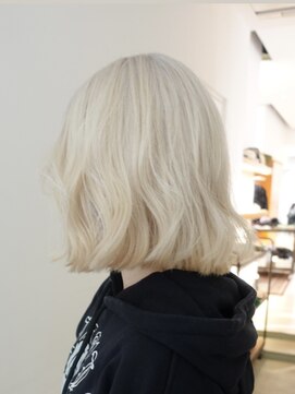 ユルク トウキョウ(jurk tokyo) 合計2回ブリーチで作るホワイトブロンド/ハイトーン 表参道