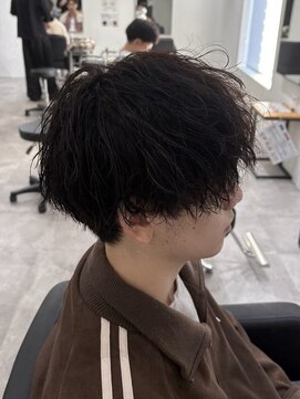 ヒュイル バイ ニアウ(Hwyl by Niau) メンズカットパーマシャドウパーマ刈り上げナチュラルカット