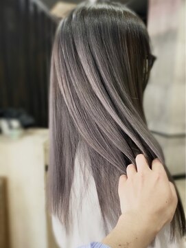ラヴィ(Lavie) ハイライトカラーミルクティーベージュレイヤーカット