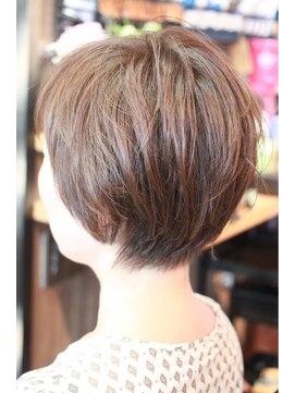 オーバーキャプテンネイキッド(OVER CAPTAIN NAKED) えり足すっきり＊柔らかニュアンスショート