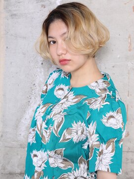 カテナ(CATENA) グラデーション金髪ショートボブ