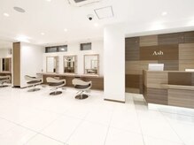 アッシュ 下丸子店(Ash)の雰囲気（店内は落ち着いたテイストで清潔感のある白が基調で居心地◎）