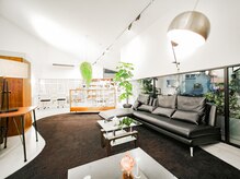 ラヴィ(LaVie produced by ApaKabar)の雰囲気（広々としたスタイリッシュな店内★【イルミナカラー/白髪染め】）
