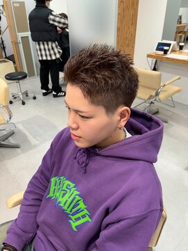 ムーン バイ ケンジ(moon by KENJE) 【takumi】スパイキーショート×ブラウンメンズカット平塚