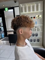 アイズ 海老名(AIZU) スペインカール スパイラルパーマ フェードカット 海老名