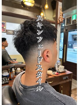 カムレイドフォーライフ(COMRADE 4 LIFE) 束感フェードスタイル　担当　西村