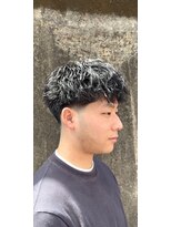 エレベート(Elevate) 海外風テーパーフェードフリンジピンパーマ