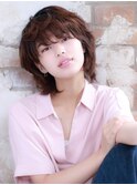 ルーズな束感あふれる伸ばしかけショートヘア
