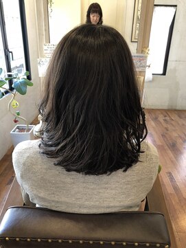 アンプレヴーアジュテ(Impre'vu ajoute) 軽やかパーマ風ミディアム