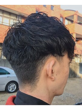 ヘアアイラッシュ リベット(hair eyelash RIVET) 刈り高高め×ツーブロック×流しパーマ