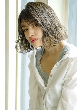 ネイヴィル(navile) 外ハネニュアンスボブ×シアーグレージュ