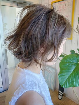 パコ(Paco) ☆ハイライト＆インナーカラー☆外ハネ☆グレージュ♪