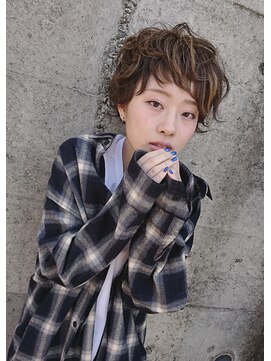 ミアロ 泉中央店(miaro) 【束感★ハイライトカラー×ベビーショート】