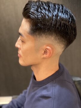 フランクスバーバー アンド ビアークラブ(FRANK'S BARBER and BEER CLUB) フェードカットショートレイヤーサイドパートショート