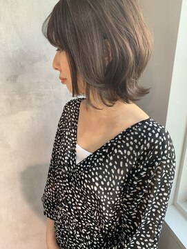 キチ(kichi.) [kichi.] くびれレイヤーボブ×くすみベージュ