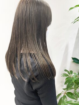 ミラ 新宿(MILA) ミントグリーン／ミントアッシュ/束間ストレート/ブリーチなし