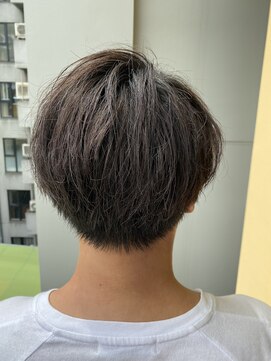 ロンド ストラーダ 心斎橋(Lond strada) 刈り上げかき上げアップバング　韓国マッシュ　コンマヘア