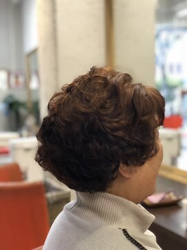ボンビィヴァン(bon-vivant) 70代ミセスの華やかなダックステールパーマ