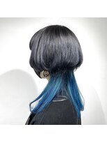 プランクスター(prankster)&nbsp;[prankster]インナーカラーシアンの マッシュウルフスタイル