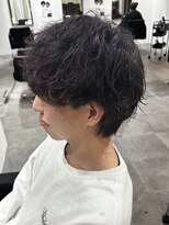 ヒュイル バイ ニアウ(Hwyl by Niau)&nbsp;メンズマッシュパーマシャドウパーマスパイラルパーマ刈り上げ