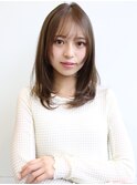 レイヤーミディアム×顔周りレイヤー×アッシュオリーブベージュ