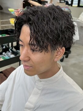 ウェイビーエフティフィフス 横浜西口(WAVEY ft.fifth) 横浜メンズパーマ波巻きツイストスパイラルニュアンスサーフ40代