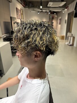 イズ(iss) ハードツイストスパイラルパーマ+メッシュ