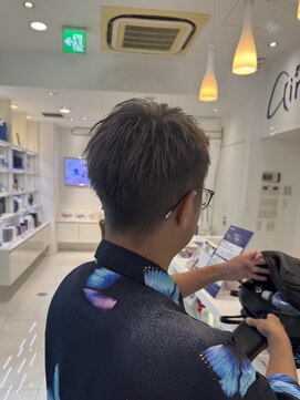 エアー 銀座タワー(AIR) メンズカット/フェード/ハイトーンカラー/シルバー/刈り上げ