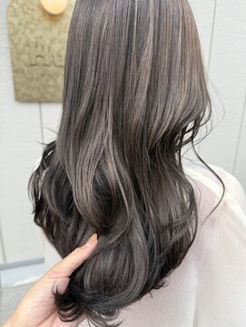 ヒュー(Huu) 透明感グレージュ