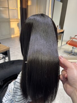 シオ 流山おおたかの森(Sio) 艶感アップ暗染で叶える髪質改善カラー