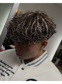 バロックパーマ　ツイストスパイラル眉カットメンズパーマ