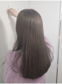 くすみ感たっぷりオリーブベージュ