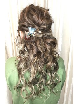 エール(a:le) カジュアルハーフアップ