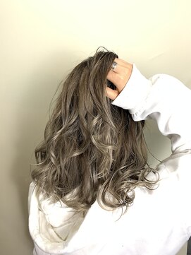 ヘアサロンM 新宿 デザインカラー/厚めバング/ローライト/スリークボブ