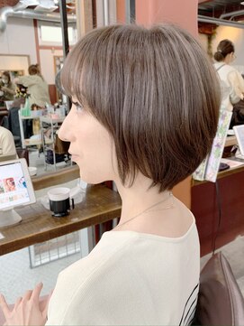 ルーファス 恵比寿 渋谷(Ruufus) 30代の奥行き丸みショートボブ【Ruufus恵比寿渋谷】31516