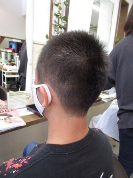 コアフィールフィス(COIFFURE fils) 《見附　今町》大人メンズ　ボウズ