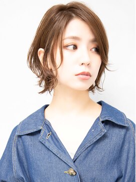 トロン(tronc) 大人可愛い小顔美髪ツヤ感前下がりショートボブ丸みショートB5