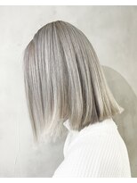 ヲタク(wotaku.)&nbsp;ホワイトシルバーホワイトカラー2ブリーチトリプルカラーボブ